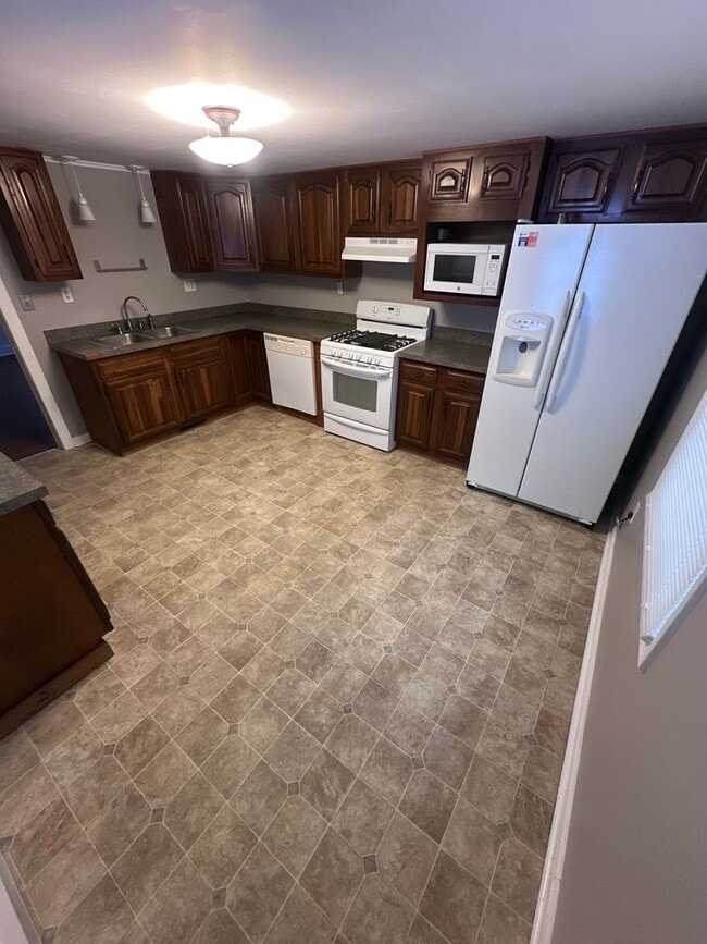 Photo - Apartment Available in Village of Liverpool Unit 414 Fourth Street