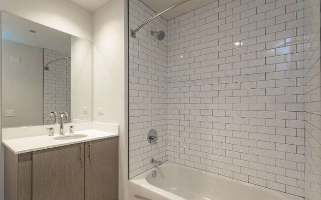 Photo - 900 W Dakin St