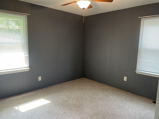 Photo - 225 Darnell Ln