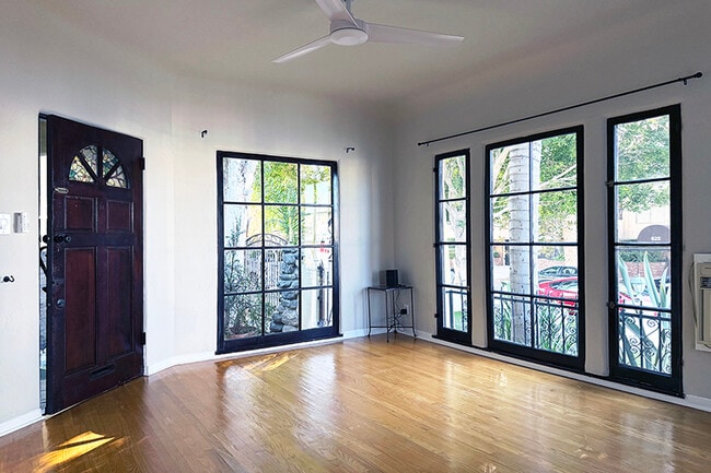 Photo - 632 N Sycamore Ave