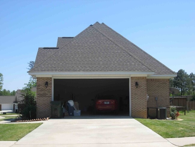 Photo - Beautiful 3bed/2bath residential home available in August!