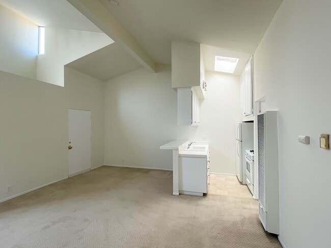 Building Photo - 3760 Kelton Ave Unit 3