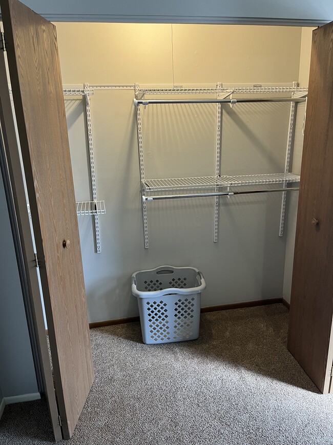 Large Master Closet - 102 Hartford Ct Unit 102