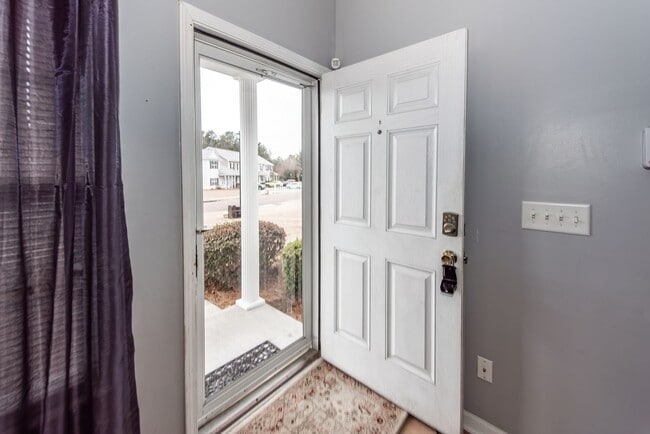 Photo - 3 Bedroom, 2.5 Bathroom Townhome in Lakes of Summerville - Summerville