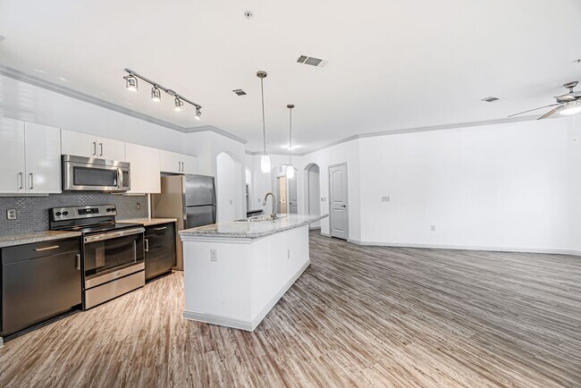 Building Photo - 8877 Lakes at 610 Dr Unit 238