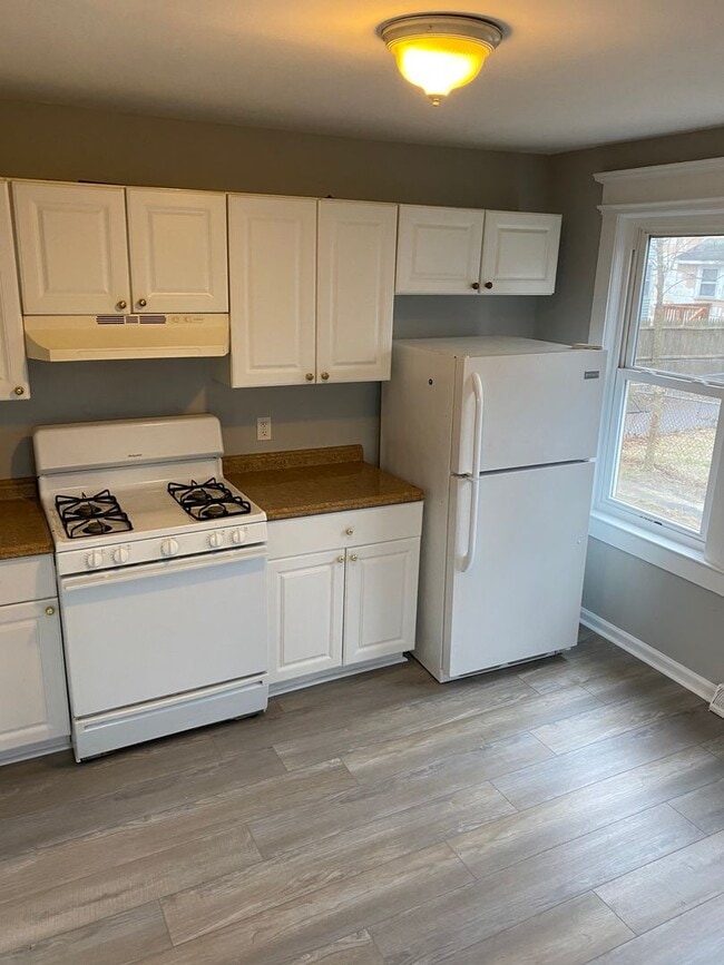 3 Bedroom, 1 bathroom house in Pleasantvil... Rental For Rent in