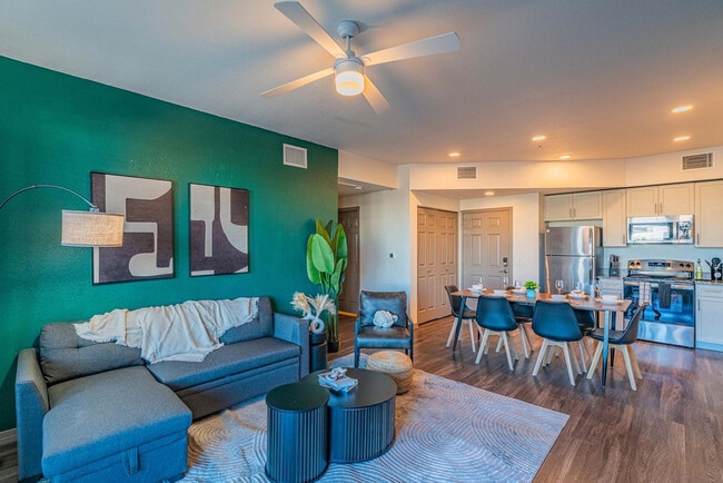 Photo - 9600 W Georgia Ave Unidad ID1369230P