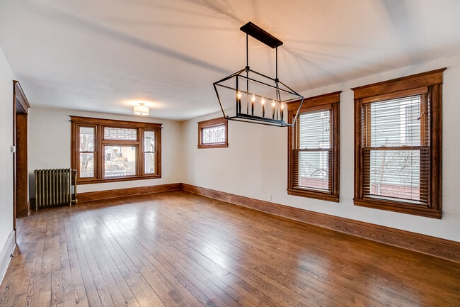 Photo - 1794 Hague Ave