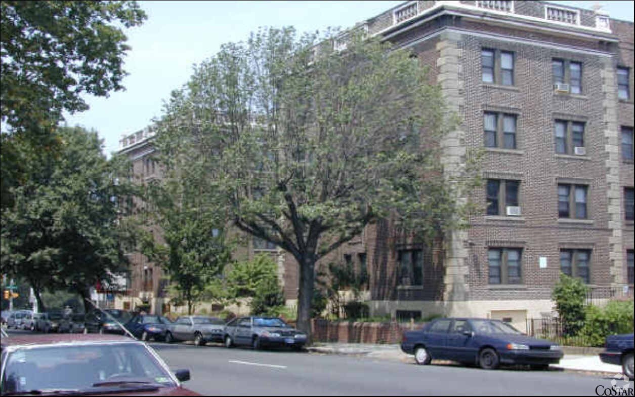 Cobbs Creek Court Apartments - Cobbs Creek Court Apartments