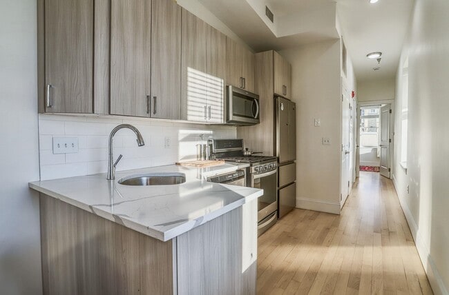 Building Photo - 301 Madison St Unit 4S