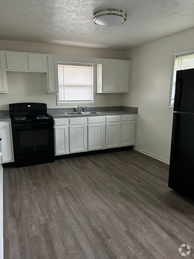 Building Photo - 7015-7017 N Manor Dr Unit 7015 Rental