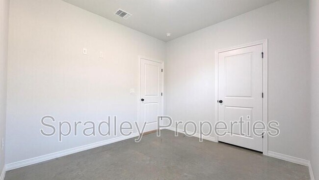 Photo - 303 Juniper Dr