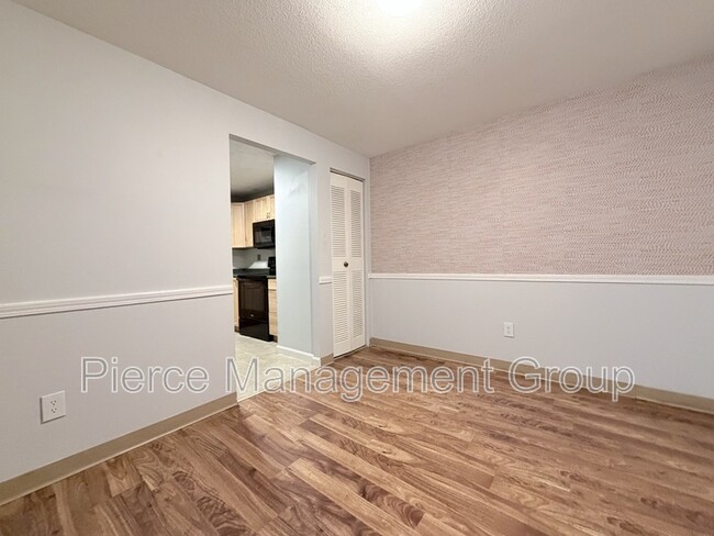123 English Village Rd