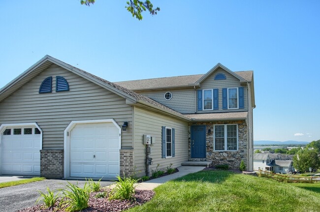 Building Photo - 9 Lenox Ct