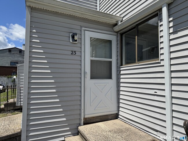 Building Photo - 149 Canton St Unit 23