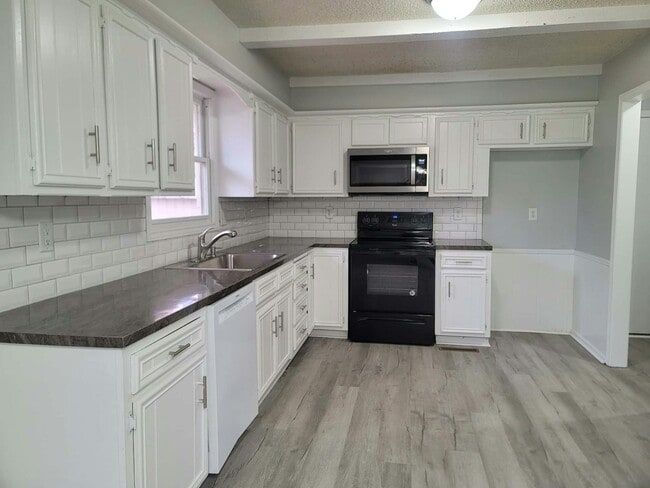 Photo - 621 Ridgeway Rd