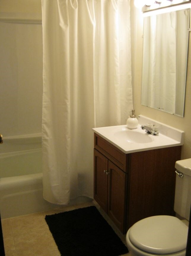 Bathroom - Matthias Court Apartments