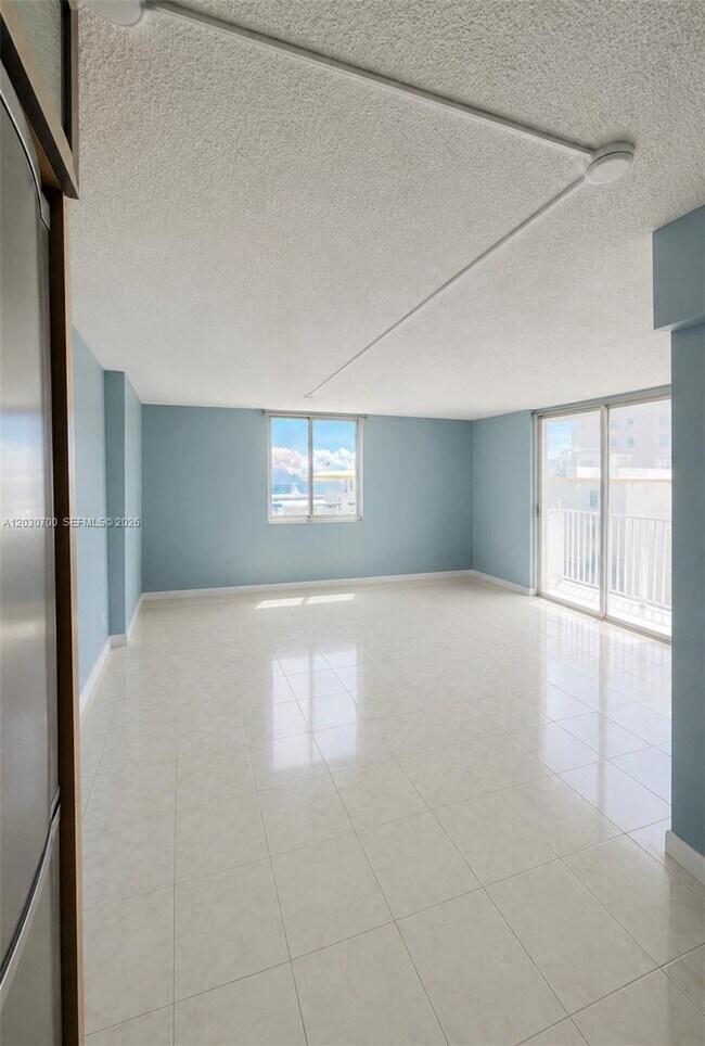 Photo - 1255 Collins Ave Unidad 608