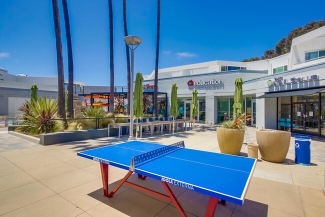 Prime Shopping Location - Terraces at La Jolla Village