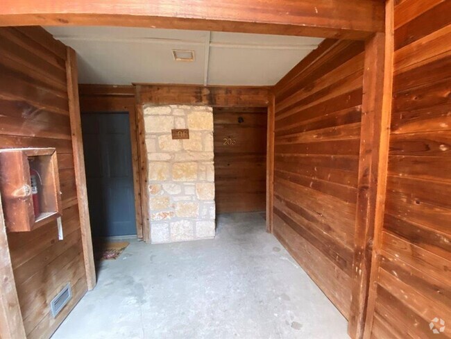 Building Photo - Come check out this rare upper-level 1 bed... Rental