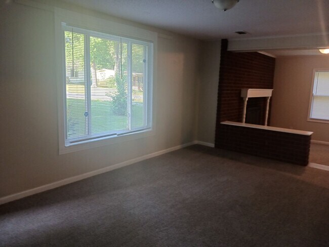 Photo - 3bdr/1.5bth house in Raytown, MO