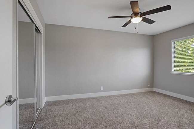 Photo - Colonial Garden Apartments