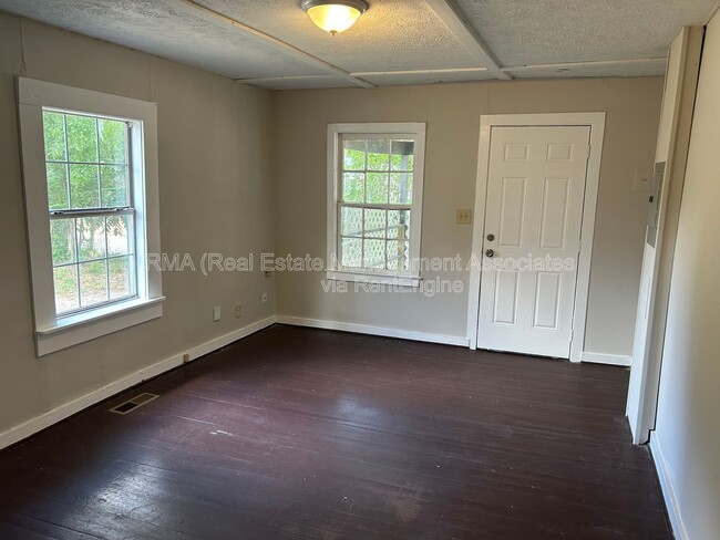 Photo - 1048 W College St Ext