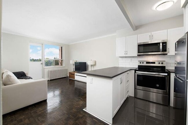 Photo - 286 Finch Ave W