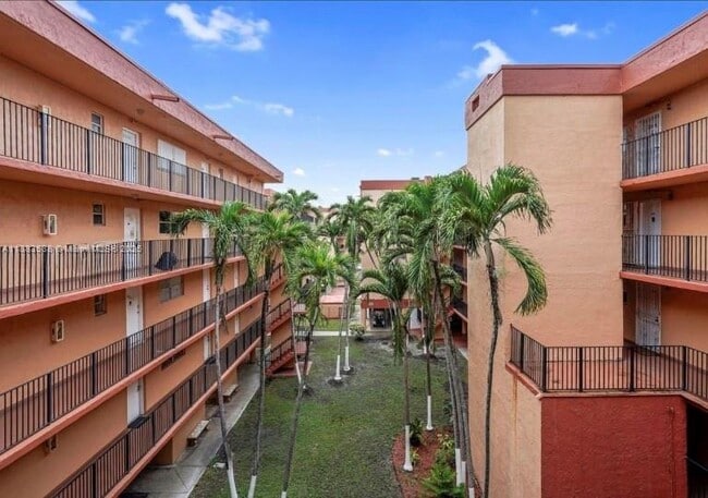 Building Photo - 1850 W 56th St Unit 2201