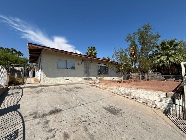 Building Photo - No Hoa! Single Story House with 4 Bedrooms 2 Bathrooms!