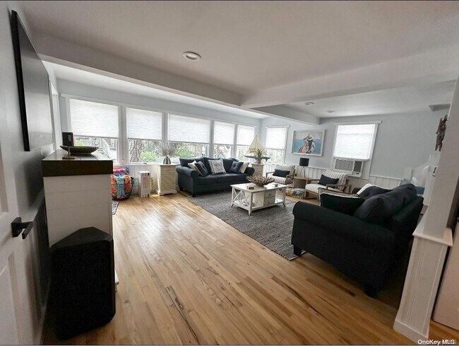 415 Dehnhoff Walk