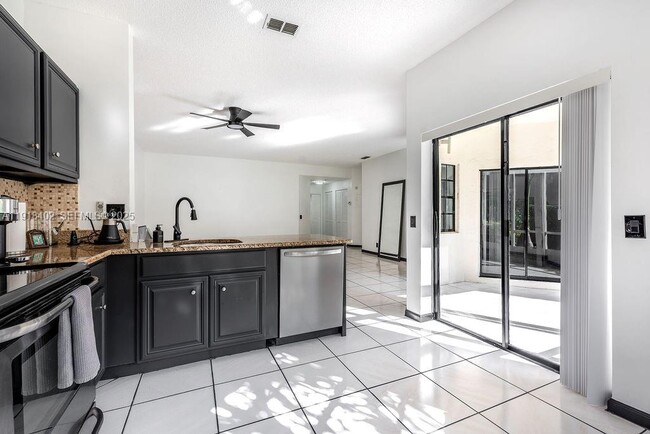 Building Photo - 6641 Via Regina