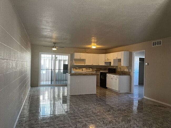 Photo - 2909 E Elm Ave Unit 2909 Elm Ave #2