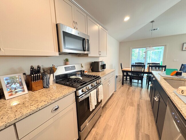 Photo - Welcome To Heritage New River Side