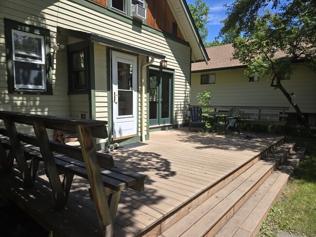 422 W Babcock St