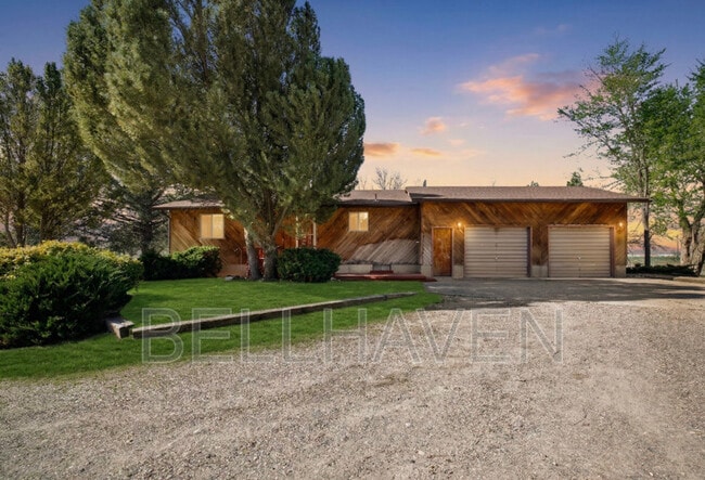 Photo - 450 W Elmore Ave