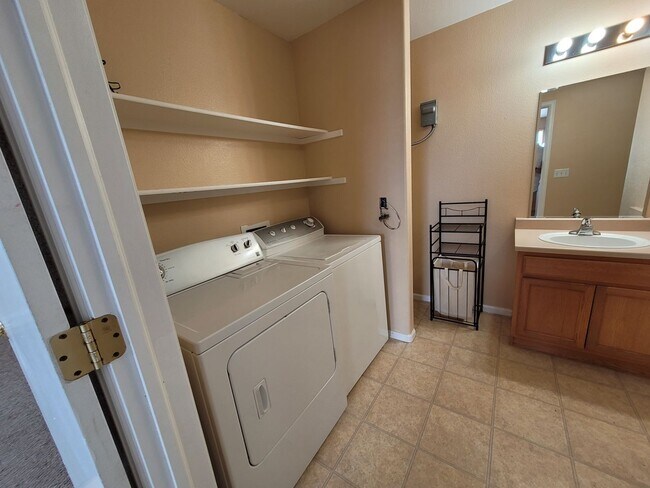 Photo - 912 E Symons St Unit B