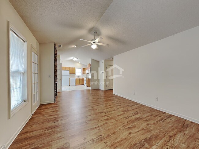 Photo - 185 Charlotte Ct