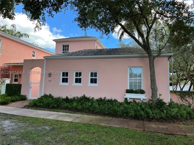 Photo - 570 Loretto Ave