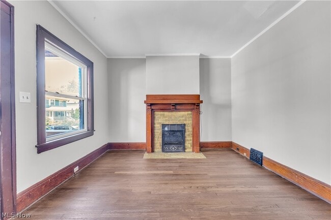 Photo - 1321 W 85th St Unidad 2