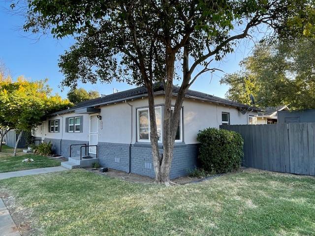 Corner duplex unit at 3731 46th Street, Sacramento, CA 95820 - 3731 46th St Apartamentos Unidad 3731