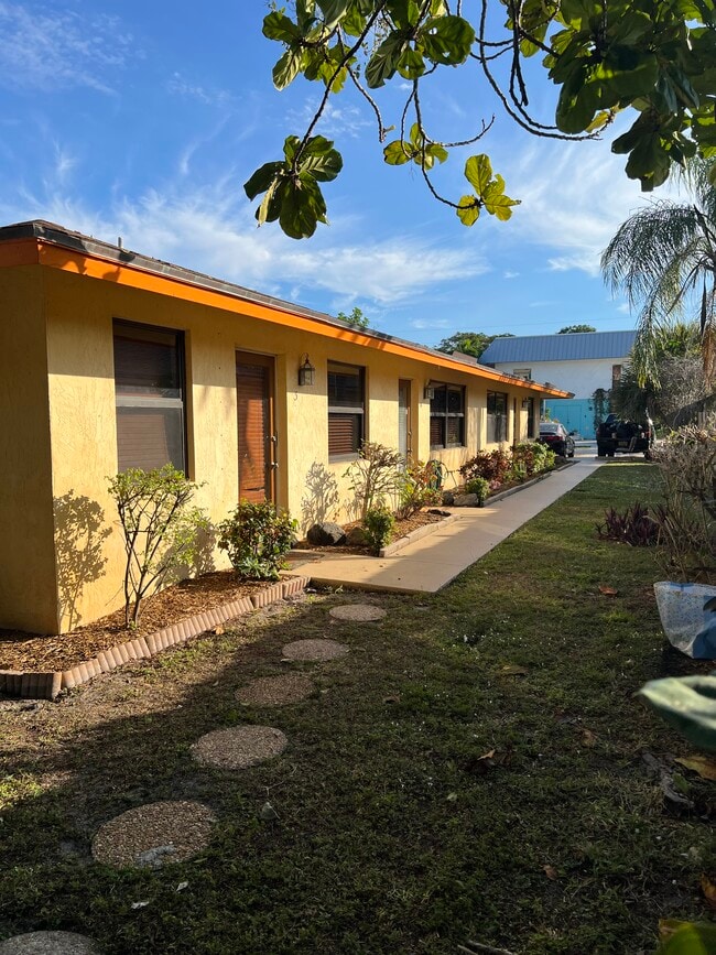 Photo - 119 Lakeview Ave Unit #2