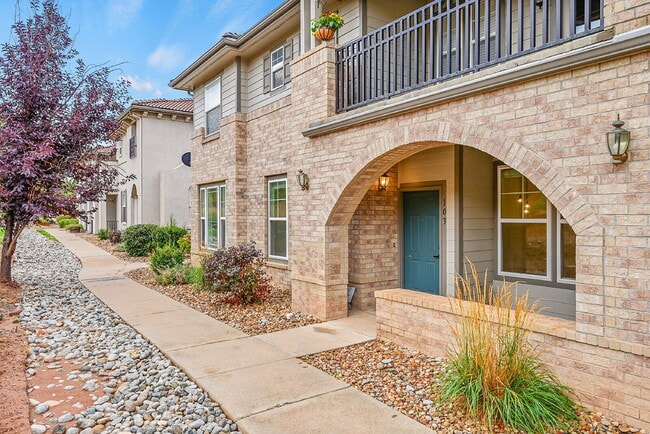 Building Photo - $2,195 - 2 Bed, 2 Bath Condo in Aurora wit... Unit #103