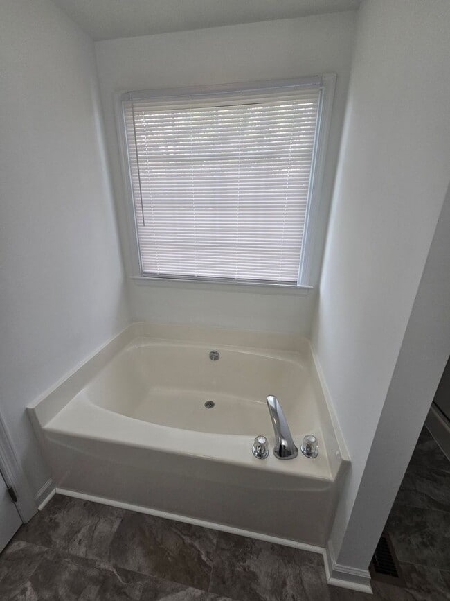 Photo - 312 Shade Tree Dr