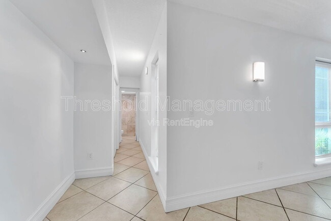 Photo - 150 SW 10th St Unit 3