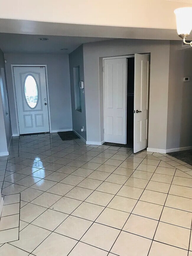 Photo - Beautiful 3 bedroom home