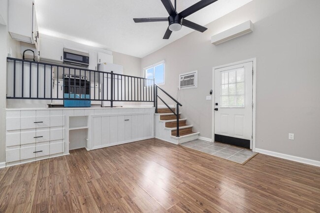 Building Photo - 3800 Memorial Blvd Rental
