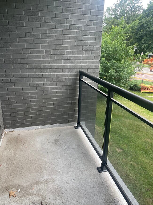 Photo - 332 Guelph Line Unit 6