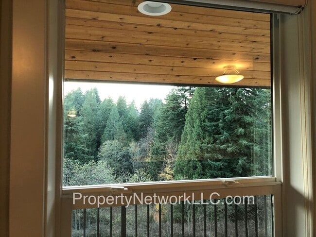 Photo - Outstanding Townhouse in Sandy Oregon