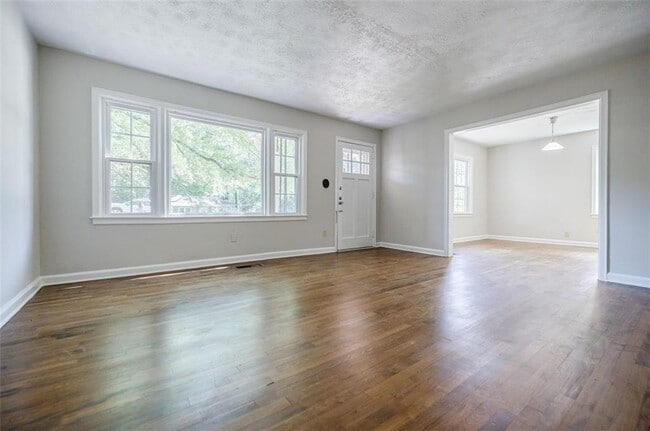 Photo - 1716 Beacon Hill Blvd NE